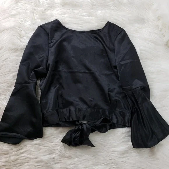 Jack by BB Dakota Retro Inspired Chic Bell Sleeve Black Satin Crop Top Size XS - Picture 7 of 7